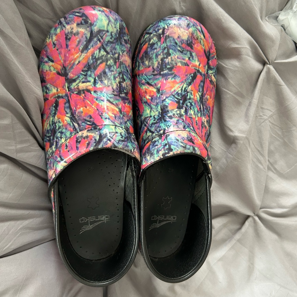 Dansko Red and Pink Mules Vibrant Floral Design size42 11.5-12 women